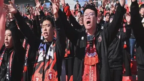 “NBA球星怒揭：子仇未报？哈里伯顿传遭恶拳恐吓”